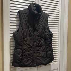 NEW YORK AND COMPANY PUFFER VEST NN